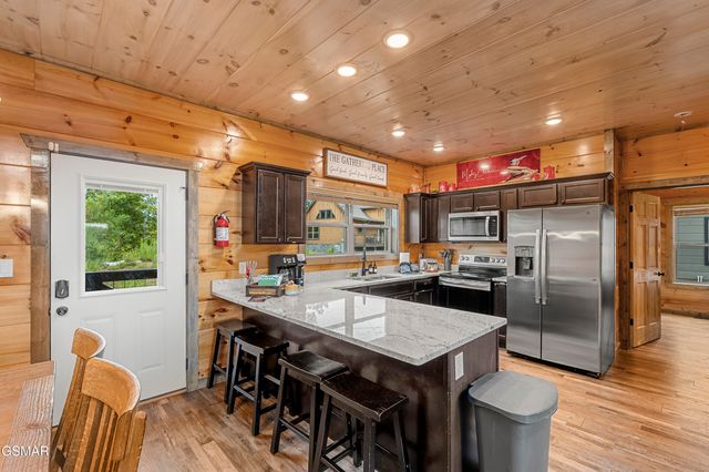 2109 Eagle Feather Drive, Sevierville, TN 37876