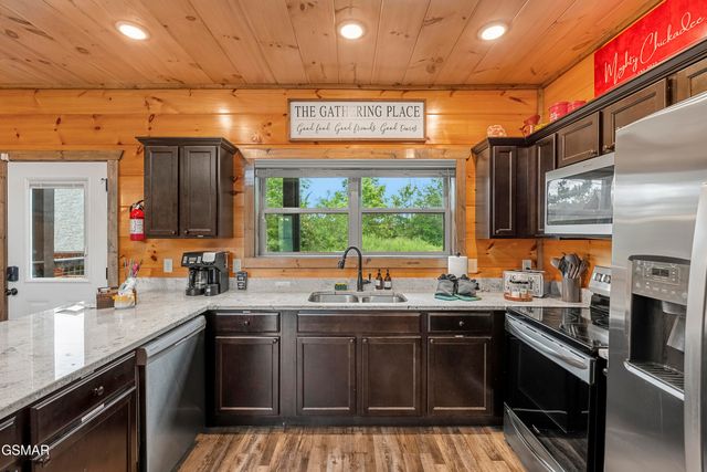 2109 Eagle Feather Drive, Sevierville, TN 37876