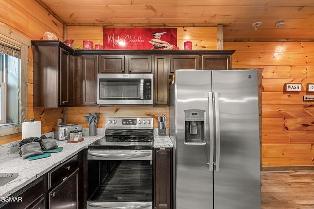 2109 Eagle Feather Drive, Sevierville, TN 37876