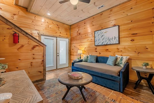 2109 Eagle Feather Drive, Sevierville, TN 37876