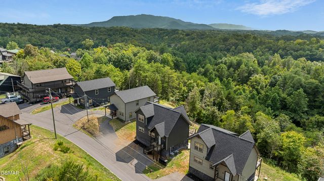 2109 Eagle Feather Drive, Sevierville, TN 37876