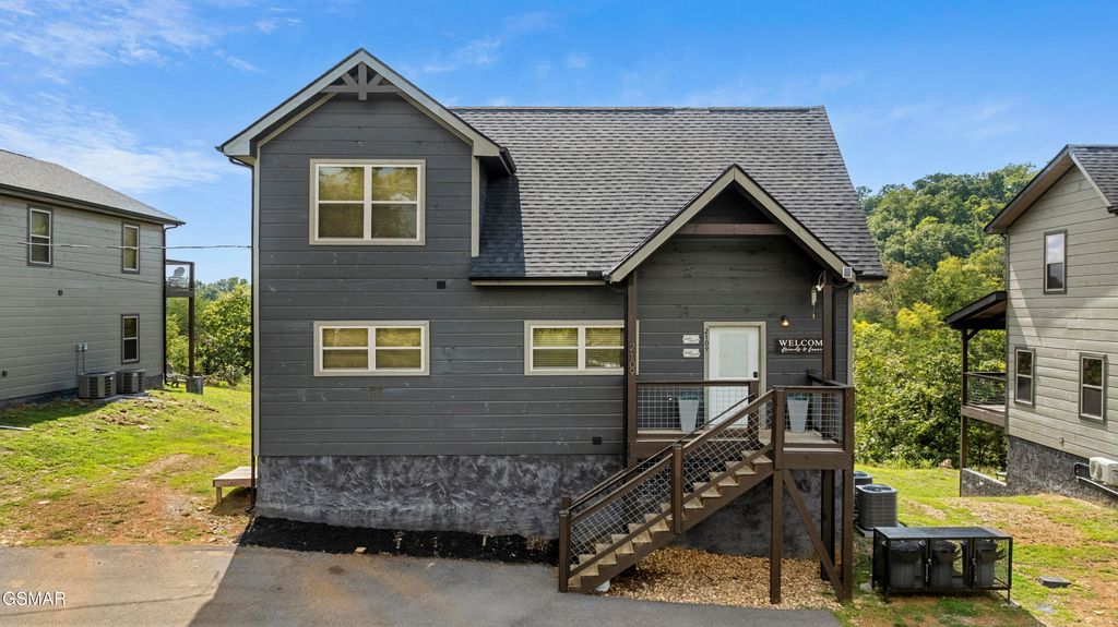 2109 Eagle Feather Drive, Sevierville, TN 37876