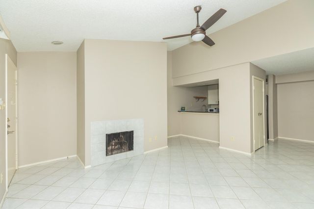 7128 N Holiday Drive, Galveston, TX 77550