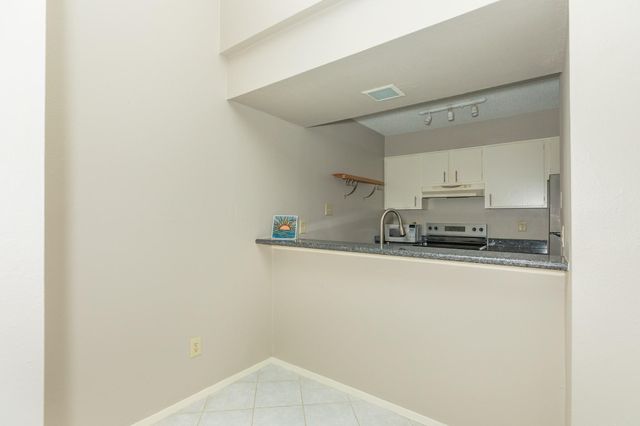 7128 N Holiday Drive, Galveston, TX 77550