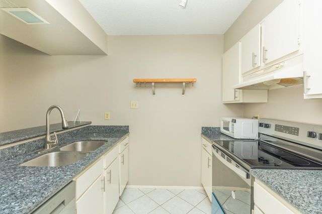 7128 N Holiday Drive, Galveston, TX 77550