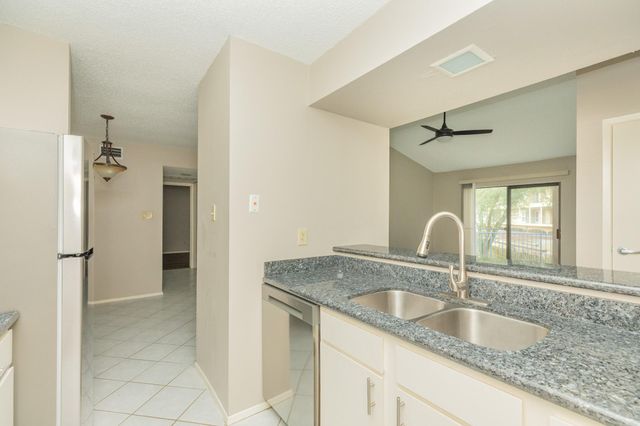 7128 N Holiday Drive, Galveston, TX 77550