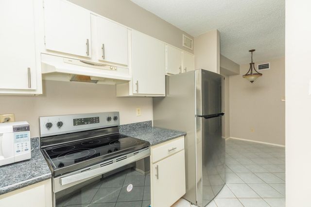 7128 N Holiday Drive, Galveston, TX 77550