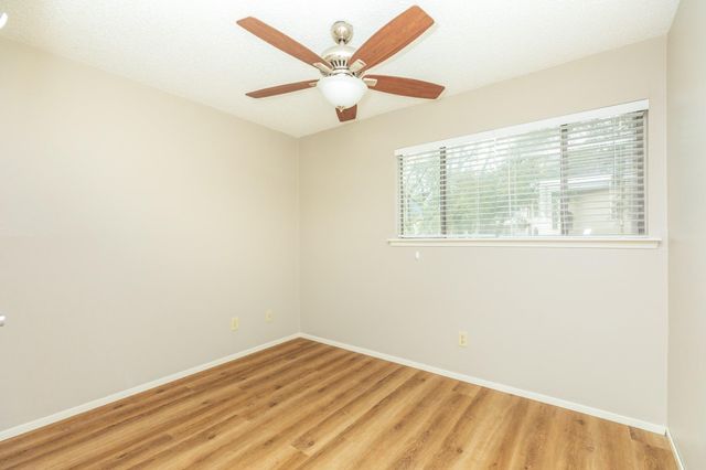 7128 N Holiday Drive, Galveston, TX 77550