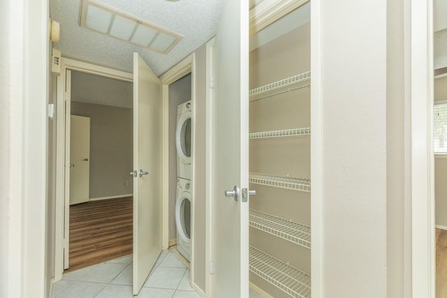 7128 N Holiday Drive, Galveston, TX 77550