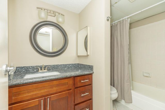 7128 N Holiday Drive, Galveston, TX 77550