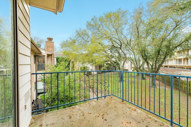 7128 N Holiday Drive, Galveston, TX 77550