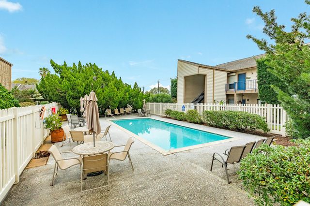 7128 N Holiday Drive, Galveston, TX 77550