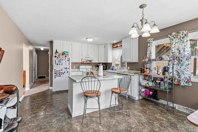 601 Labore Road, Little Canada, MN 55117