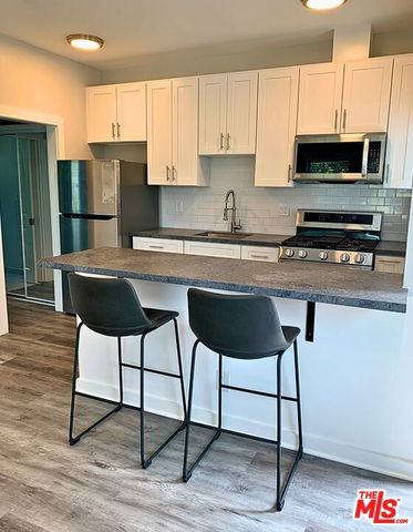 832 Hilldale Avenue, West Hollywood, CA 90069