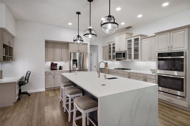 8009 ROYAL BIRKDALE CIRCLE, Lakewood Ranch, FL 34202