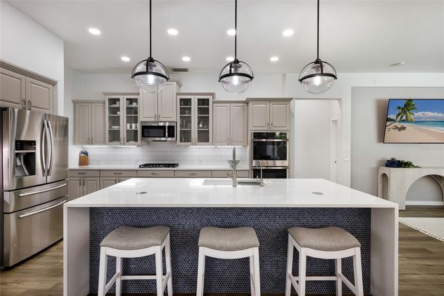 8009 ROYAL BIRKDALE CIRCLE, Lakewood Ranch, FL 34202