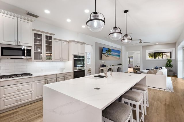 8009 ROYAL BIRKDALE CIRCLE, Lakewood Ranch, FL 34202