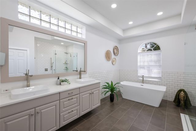 8009 ROYAL BIRKDALE CIRCLE, Lakewood Ranch, FL 34202