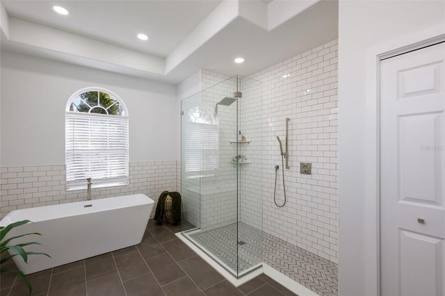 8009 ROYAL BIRKDALE CIRCLE, Lakewood Ranch, FL 34202