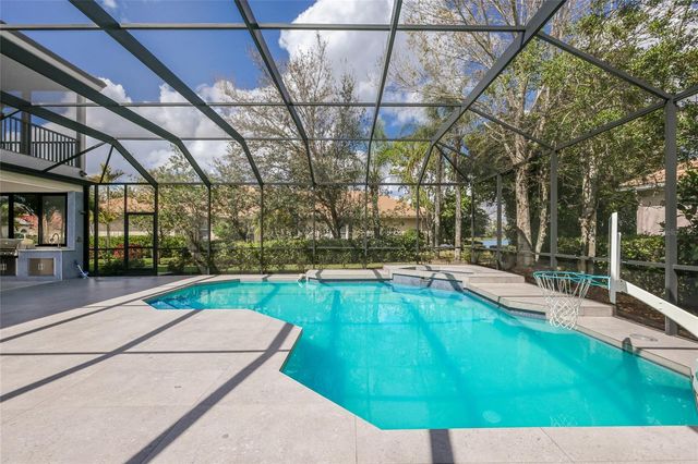 8009 ROYAL BIRKDALE CIRCLE, Lakewood Ranch, FL 34202