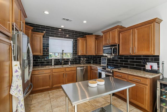 73824 Da Vinci Court, Palm Desert, CA 92211