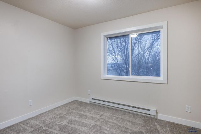 521 BLUEBIRD DR, Box Elder, SD 57719