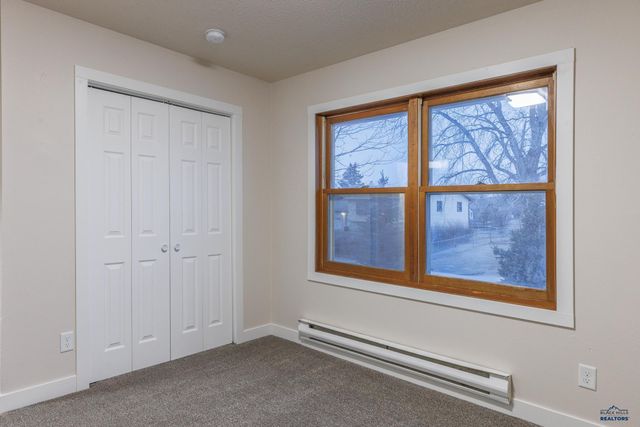 521 BLUEBIRD DR, Box Elder, SD 57719