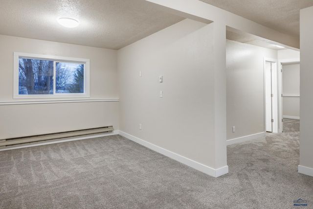 521 BLUEBIRD DR, Box Elder, SD 57719