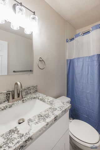 521 BLUEBIRD DR, Box Elder, SD 57719