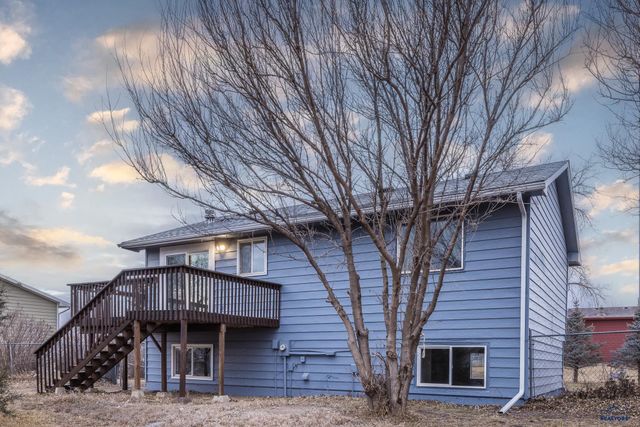 521 BLUEBIRD DR, Box Elder, SD 57719