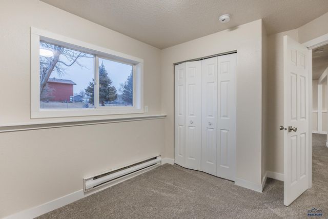 521 BLUEBIRD DR, Box Elder, SD 57719