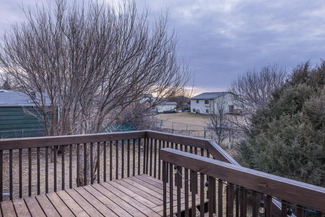 521 BLUEBIRD DR, Box Elder, SD 57719