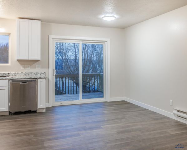 521 BLUEBIRD DR, Box Elder, SD 57719