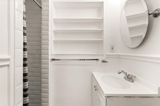 2202 W Main Street, Houston, TX 77098