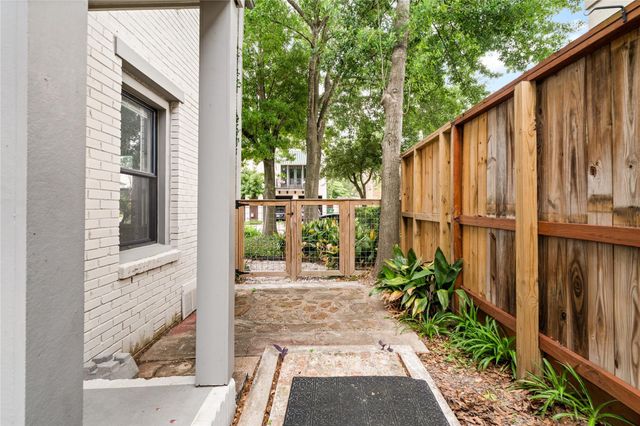 2202 W Main Street, Houston, TX 77098