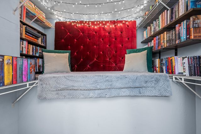 1414 N Indigo Drive, Mount Prospect, IL 60056