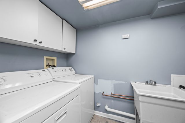 1414 N Indigo Drive, Mount Prospect, IL 60056