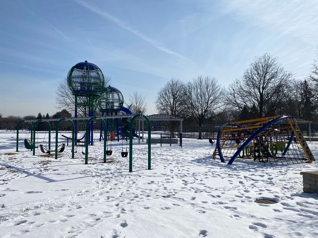 1414 N Indigo Drive, Mount Prospect, IL 60056