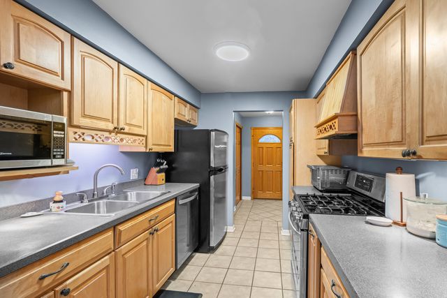 1414 N Indigo Drive, Mount Prospect, IL 60056