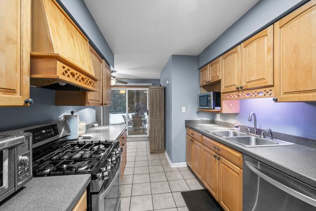 1414 N Indigo Drive, Mount Prospect, IL 60056