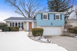 1414 N Indigo Drive, Mount Prospect, IL 60056