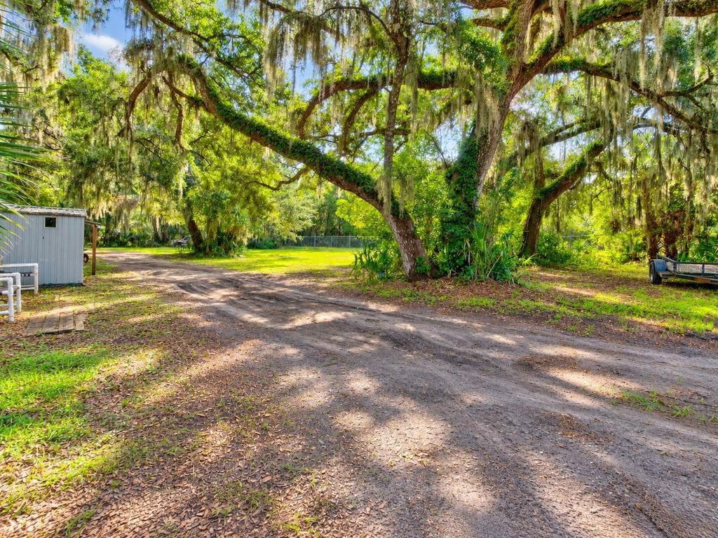 Image 36 of property listing at 1800 JAMES STREET, New Smyrna Beach, FL 32168