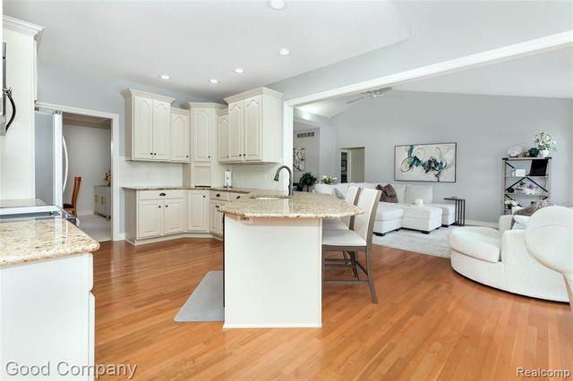 7526 Summer Breeze Trail, Howell, MI 48843