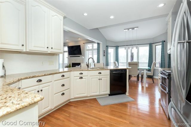 7526 Summer Breeze Trail, Howell, MI 48843