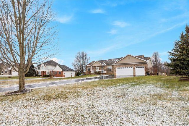 7526 Summer Breeze Trail, Howell, MI 48843