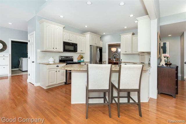 7526 Summer Breeze Trail, Howell, MI 48843