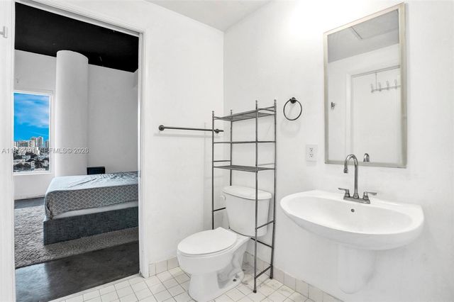 10 SW South River Dr 1109, Miami, FL 33130