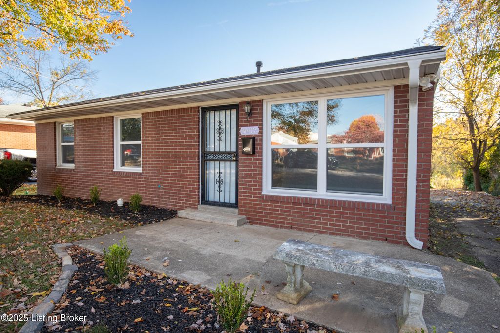 3607 Saint Edwards Dr, Louisville, KY 40299