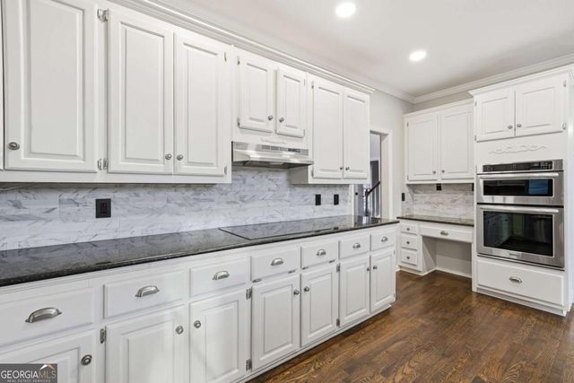 302 Mosswood Court, Woodstock, GA 30189