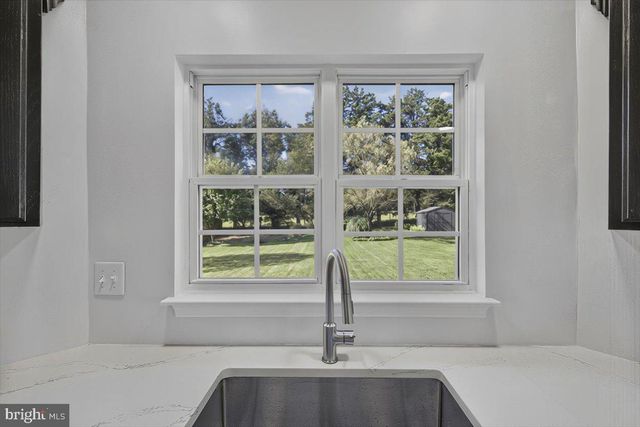 28 BROOKSHIRE DR, Warrenton, VA 20186